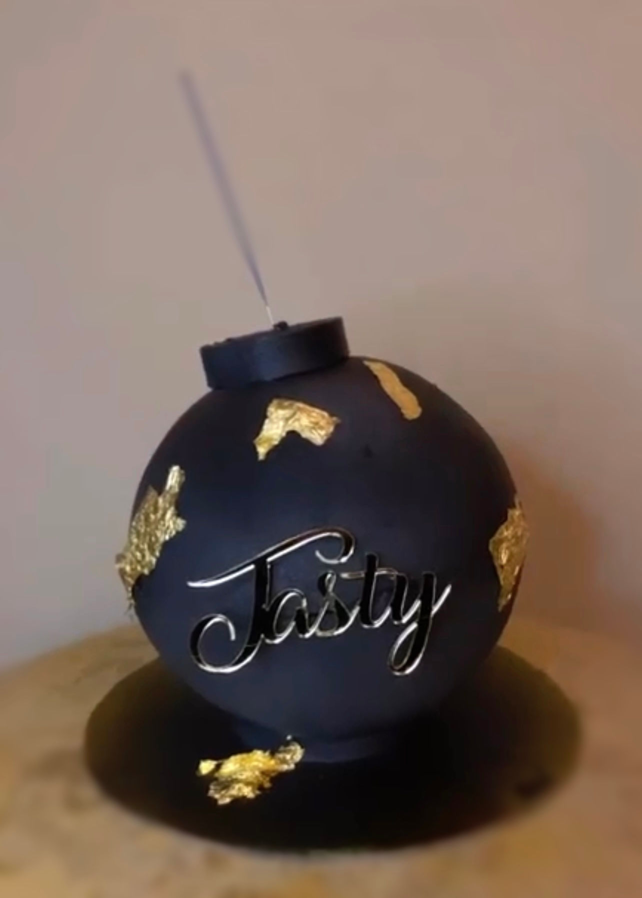 BREAKABLE CHOCOLATE BOMB