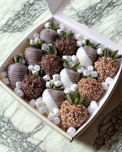 ASSORTED DOZEN CHOCOLATE COVERED STRAWBERRIES | XOCHOCOLATESHOUSTON