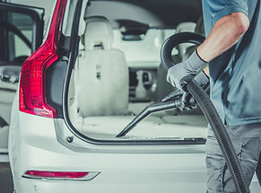 person-vacuuming-car-trunk-2026-01-08-07-59-17-utc.jpg
