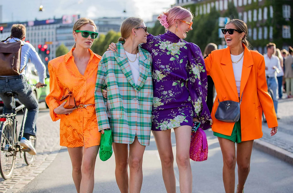 Fashion Week Streetstyle: Women in bright colored blazers