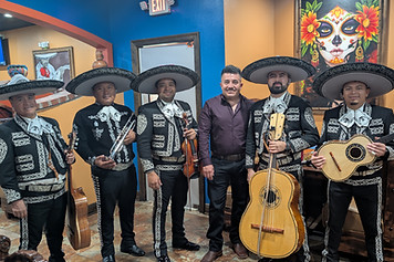 Reunión familiar con Mariachi Moderno Internacional