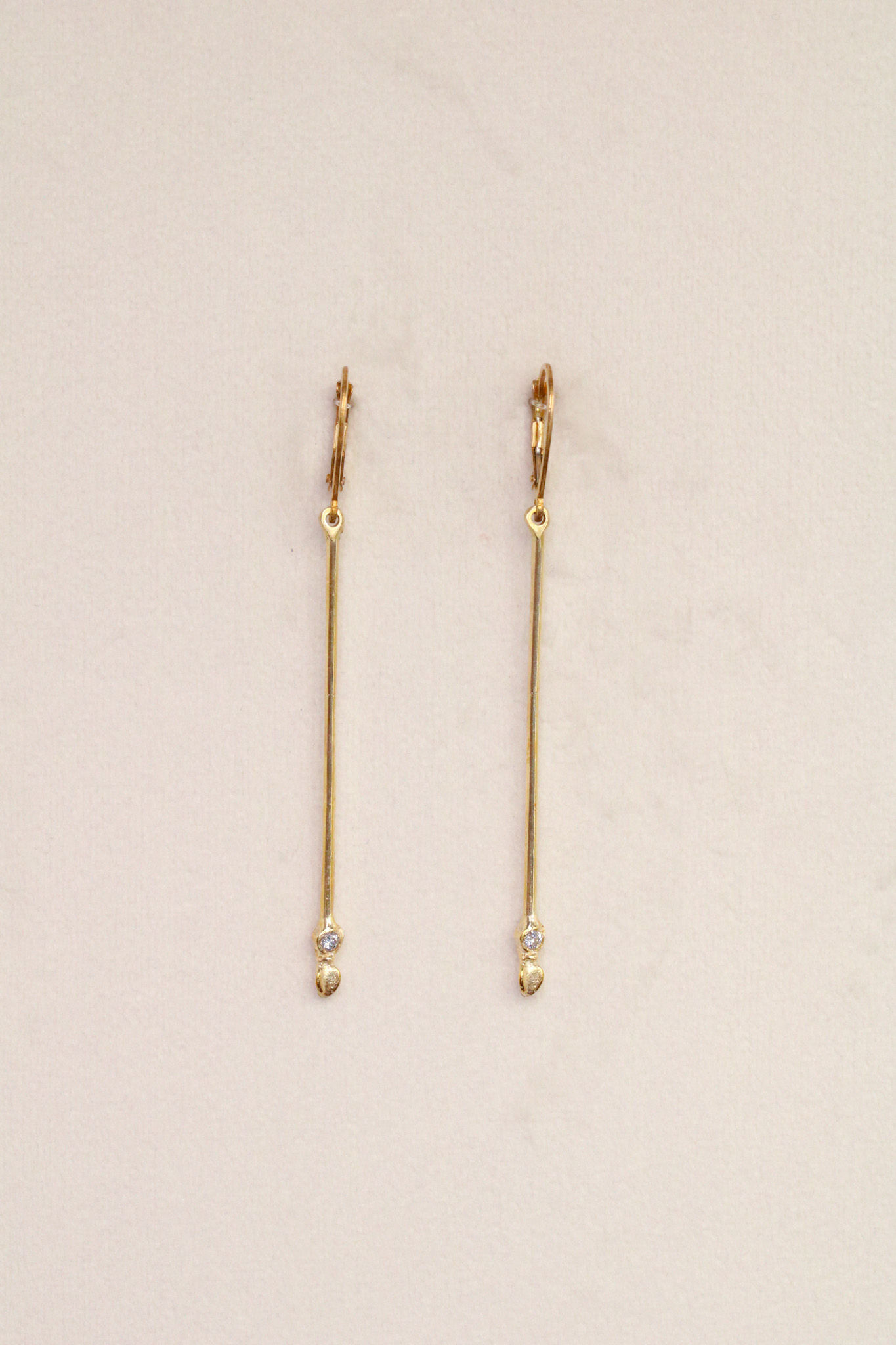Pendientes largos de diamante con movimiento