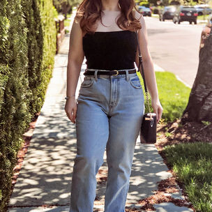 Lillee Jean Pulls Out Platform Flip Flops Effortlessly Chic in New York City