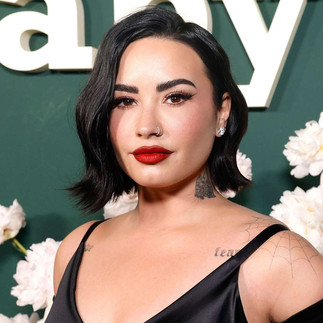 Depois de se declarar "s-xualmente fluida" em 2018, em março de 2021, Demi Lovato apareceu no programa 'The Joe Rogan Experience' declarando-se pansexual. A cantora acrescentou que "faz parte da máfia do alfabeto e tem orgulho disso".