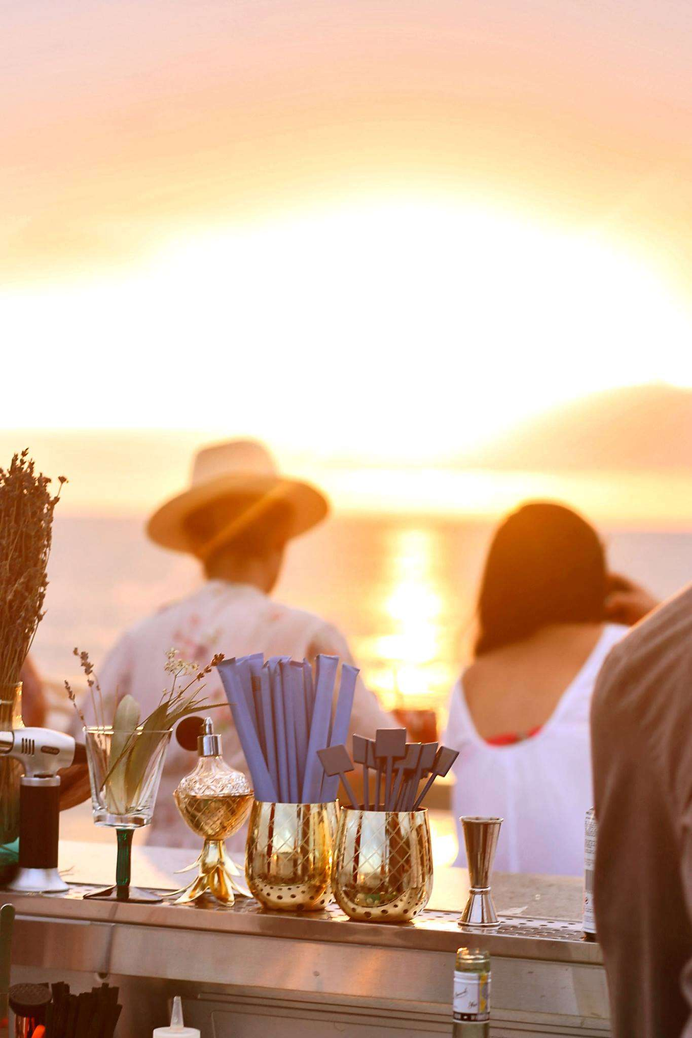 Rock Sunset Island Bar