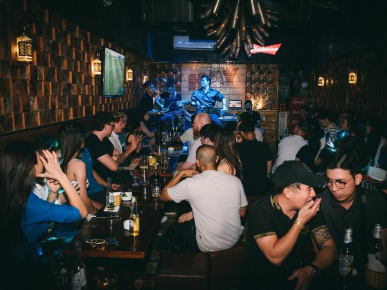 Hidden bar thể hiện rõ ràng những nét đẹp của văn hóa Hip Hop