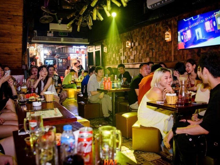 Nếu bạn mang tâm hồn yêu thích Underground, Hidden bar chắc chắn là điểm đến lý tưởng