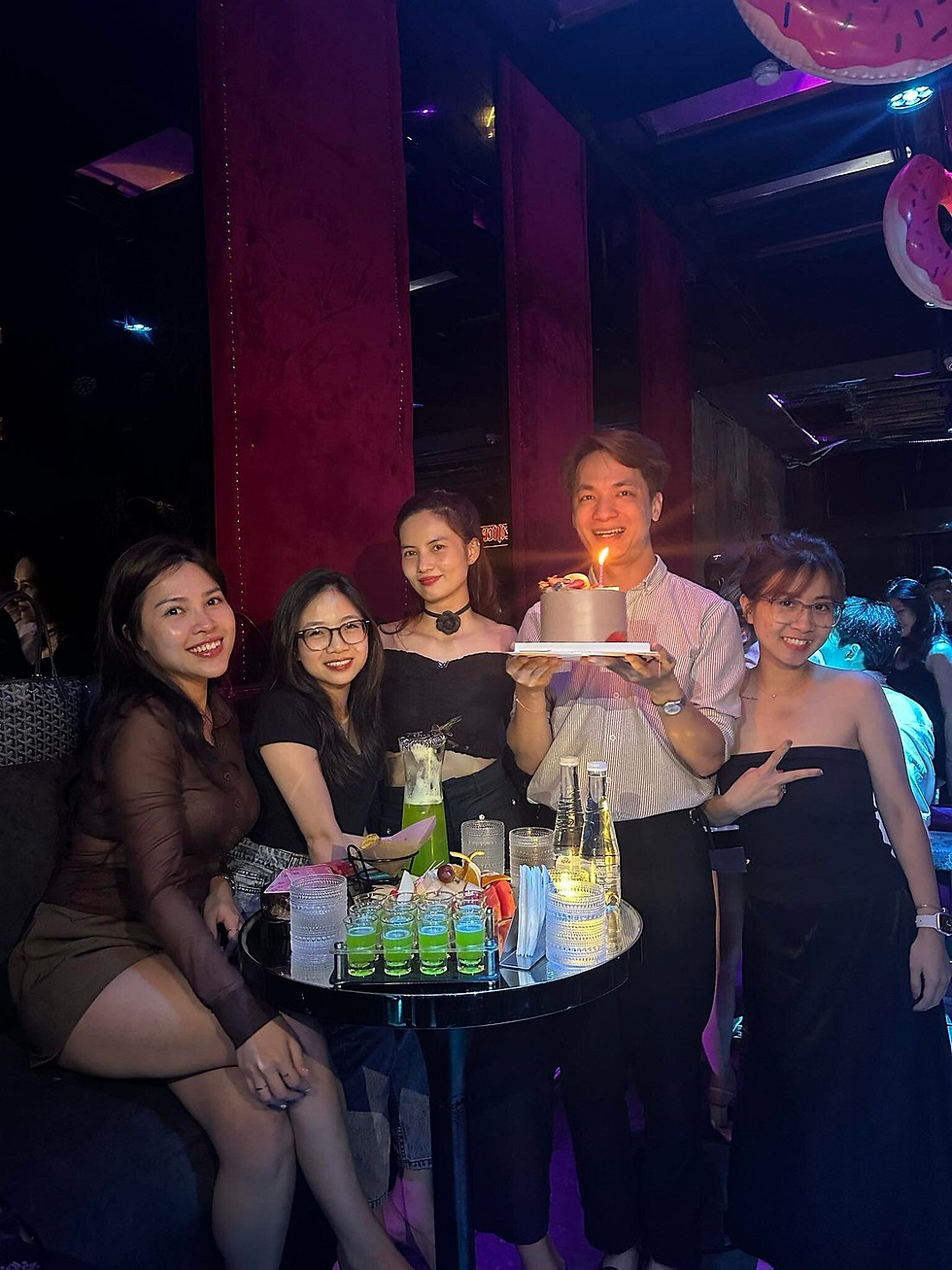 HYBRA ULTRA Lounge