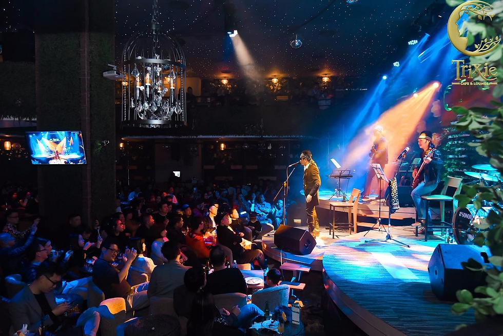 Trixie Cafe & Lounge