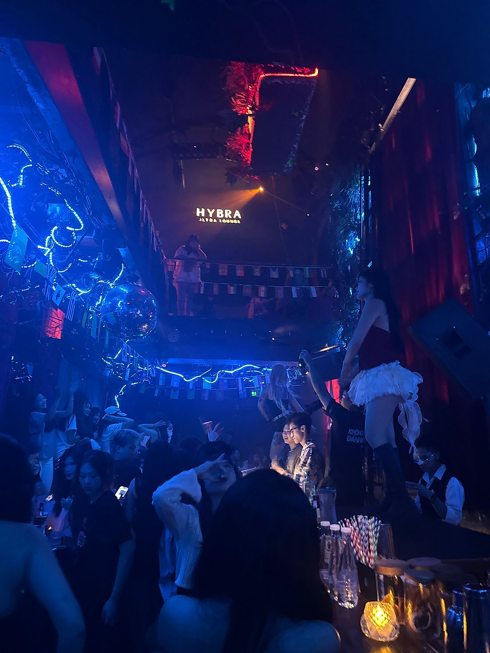 HYBRA ULTRA Lounge