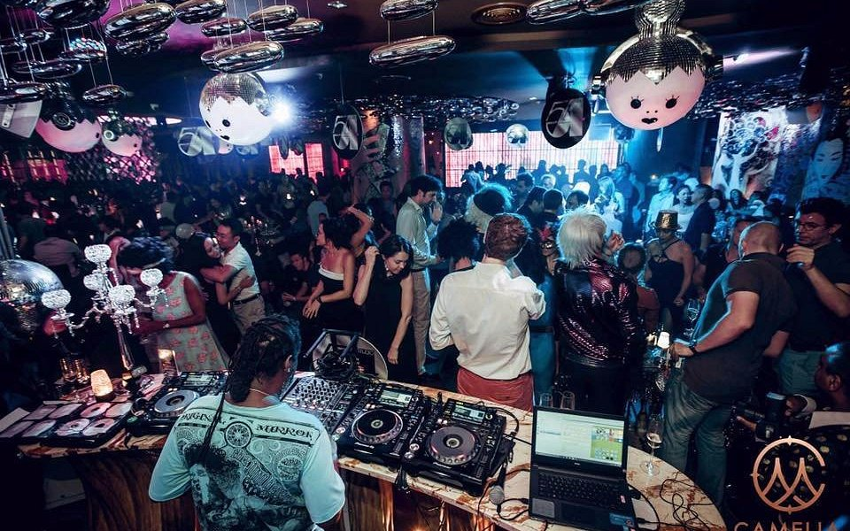 Camellia Lounge