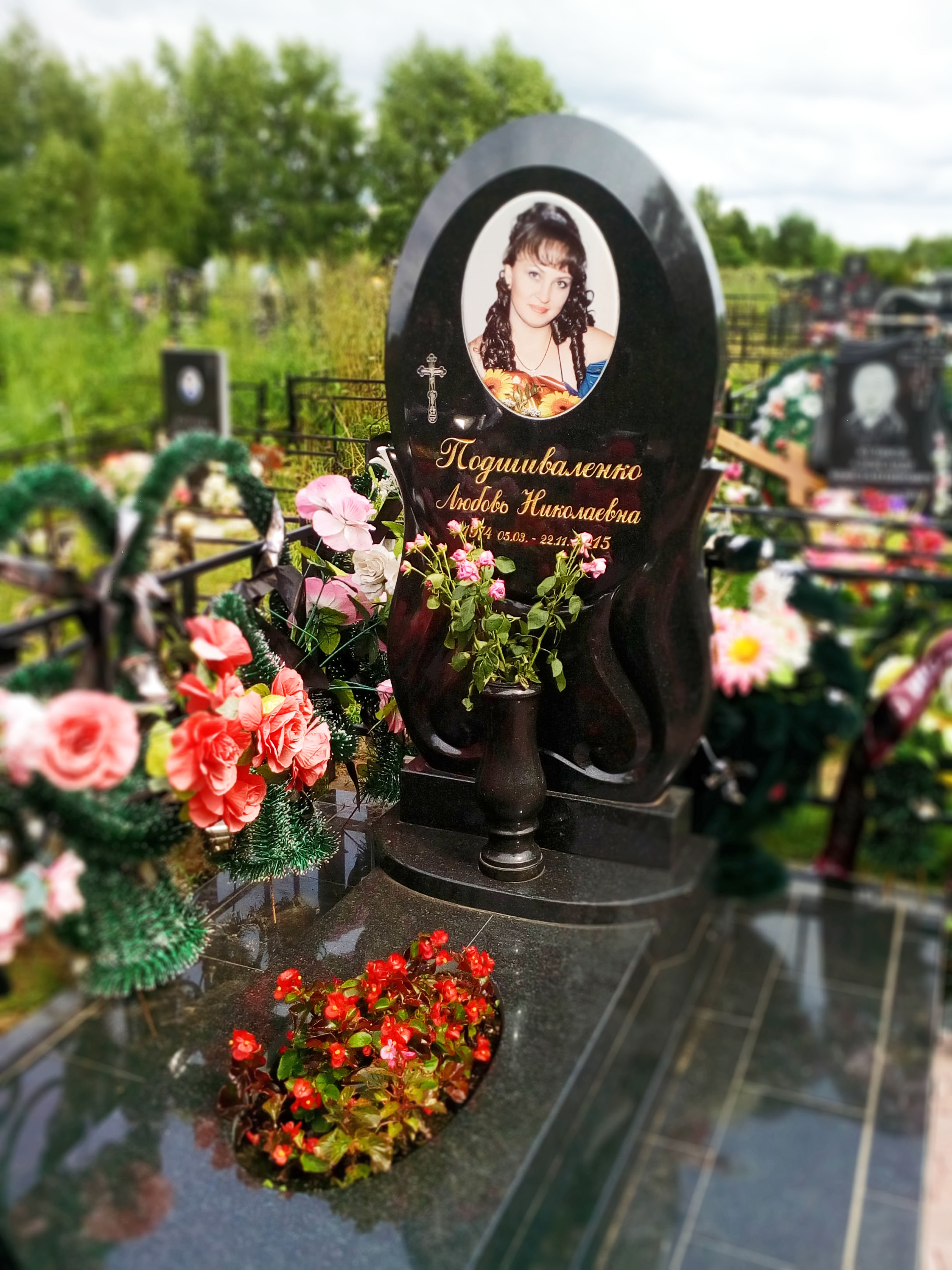 Гранитный памятник "Элегия"