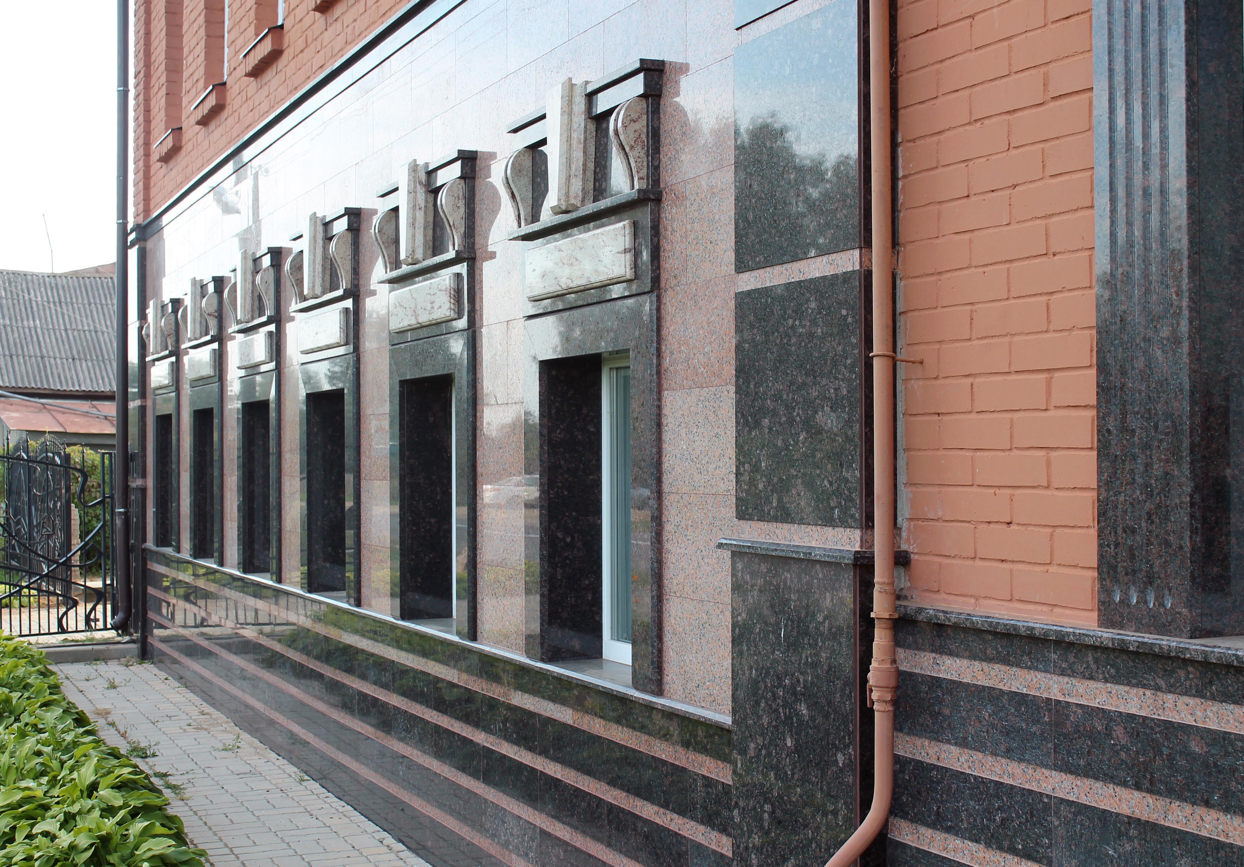 Гранитный фасад