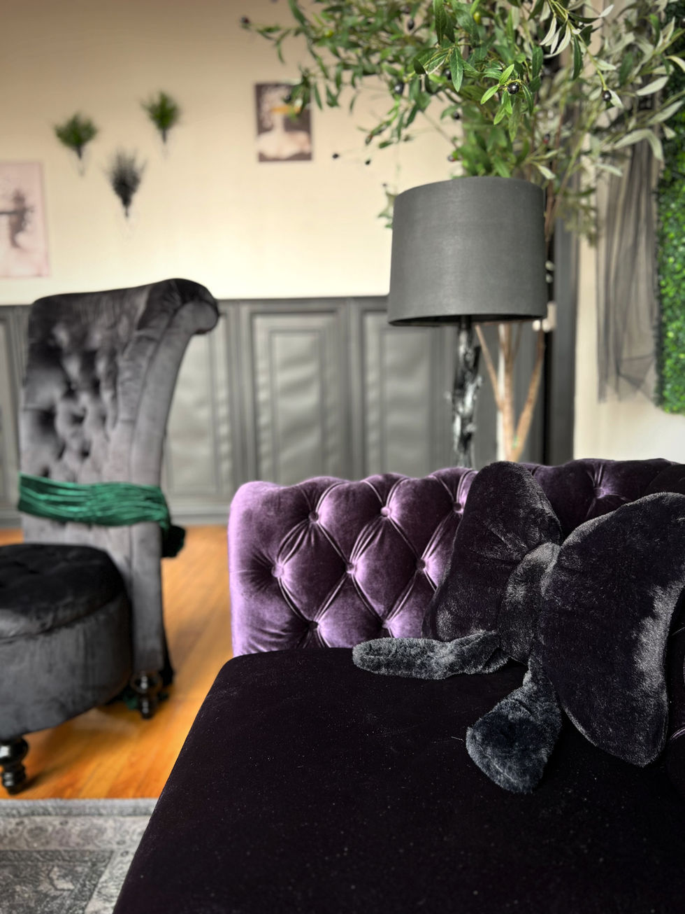 Apt lounge dining couch
