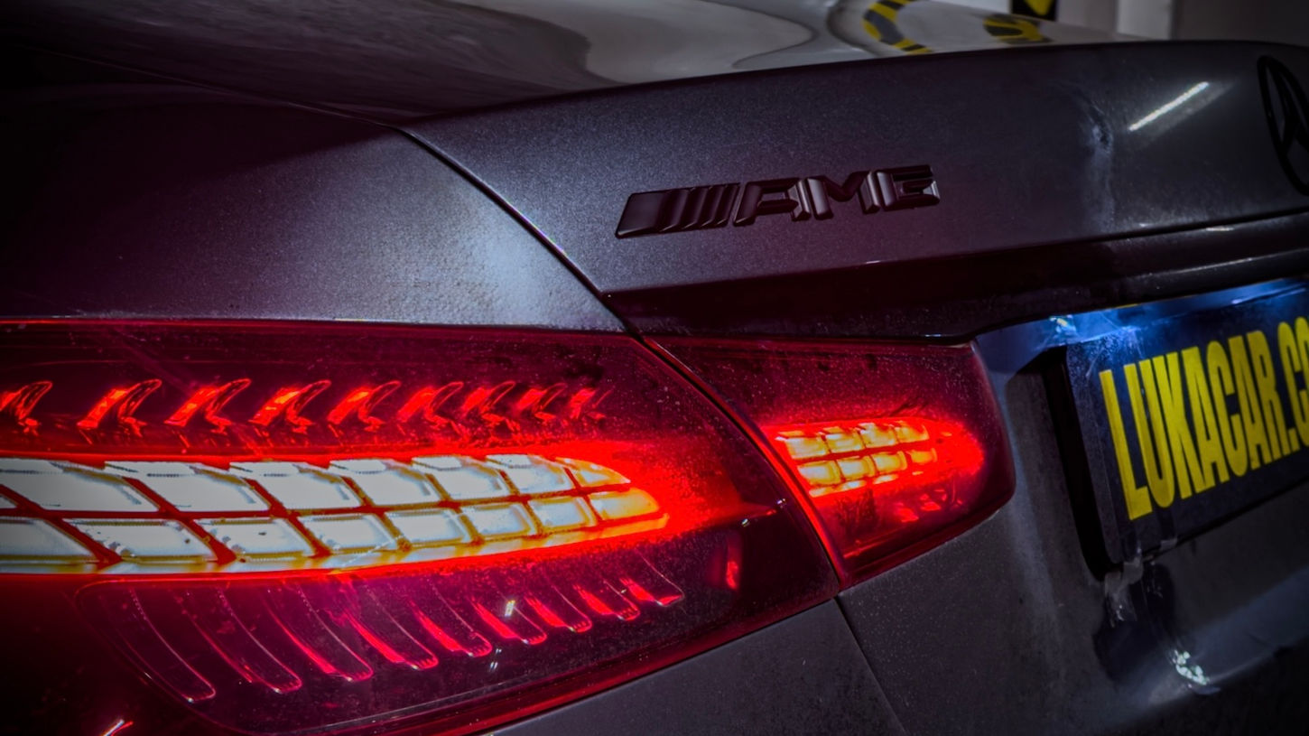 Mercedes-Benz třídy E 2023 – luxusní sedan k pronájmu i prodeji – LUKACAR Ostrava