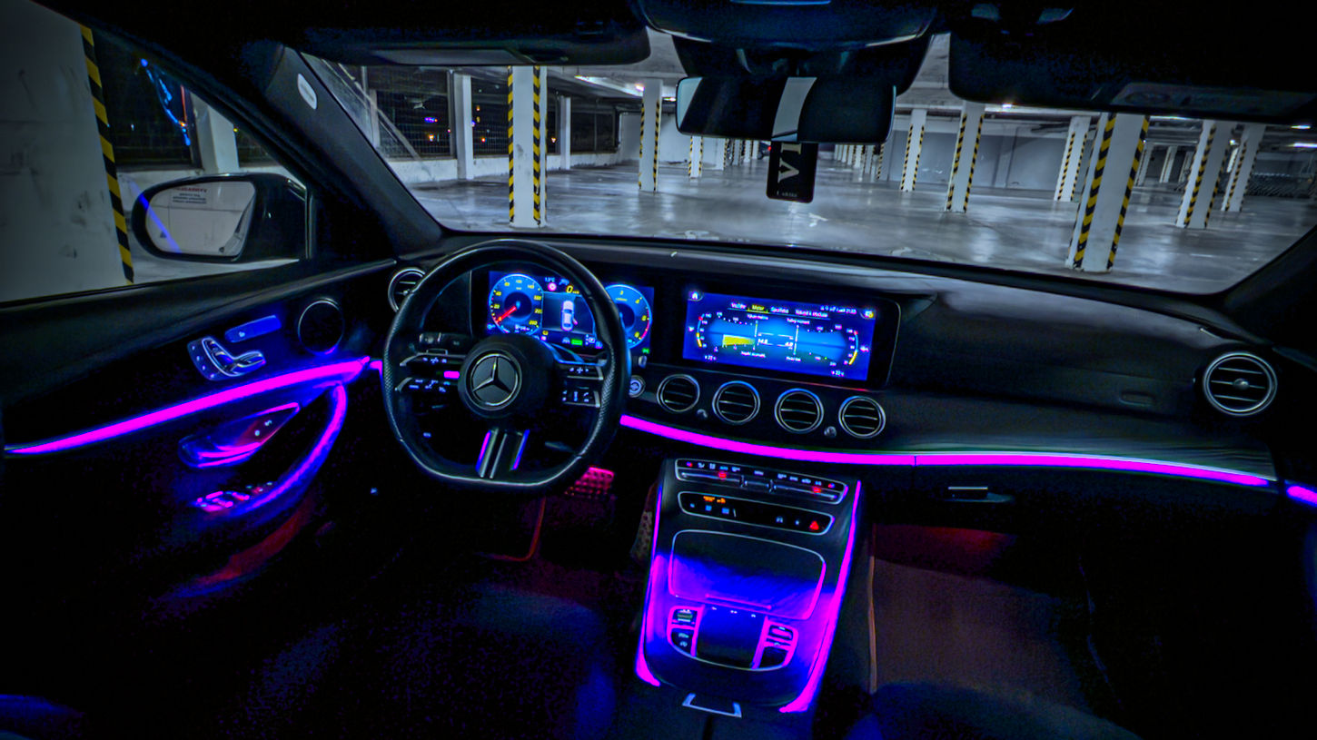 Mercedes-Benz třídy E 2023 – luxusní sedan k pronájmu i prodeji – LUKACAR Ostrava