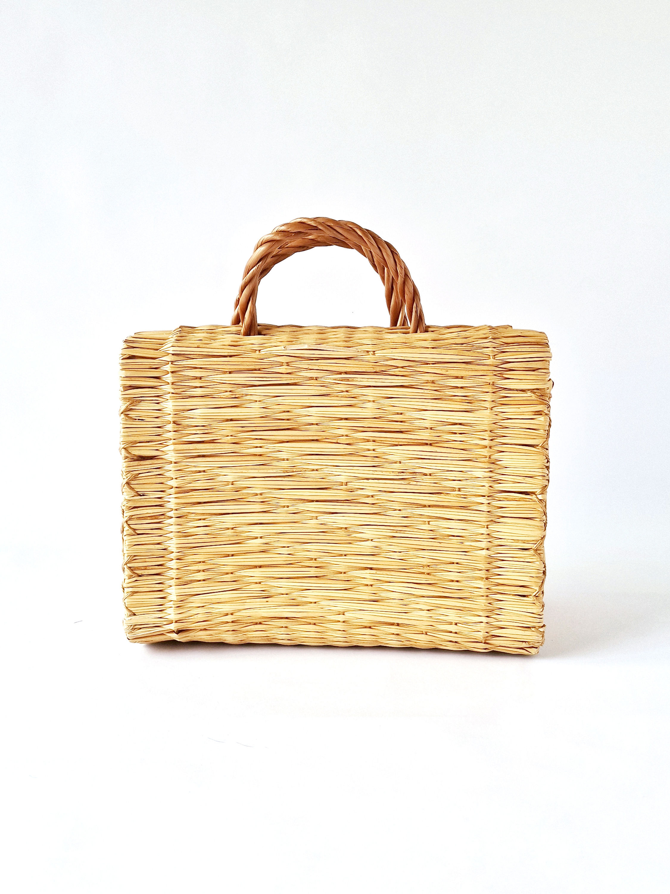 Panier traditionnel en jonc