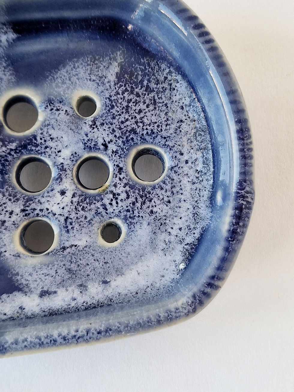 Thumbnail: Porte savon en céramique artisanale