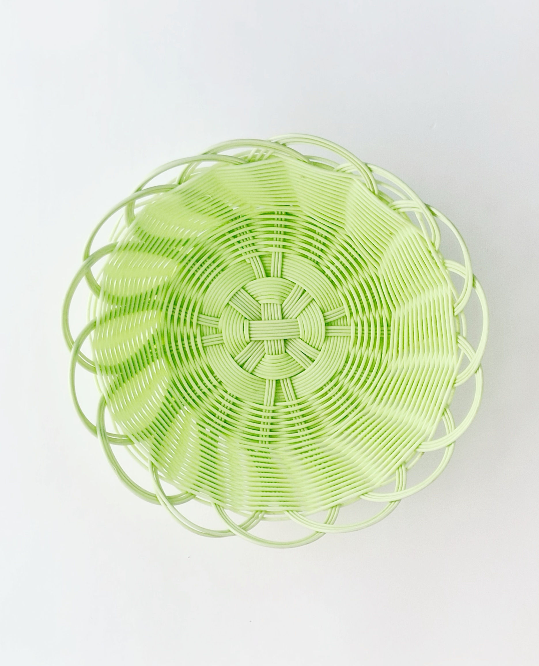 Corbeille en scoubidou vert