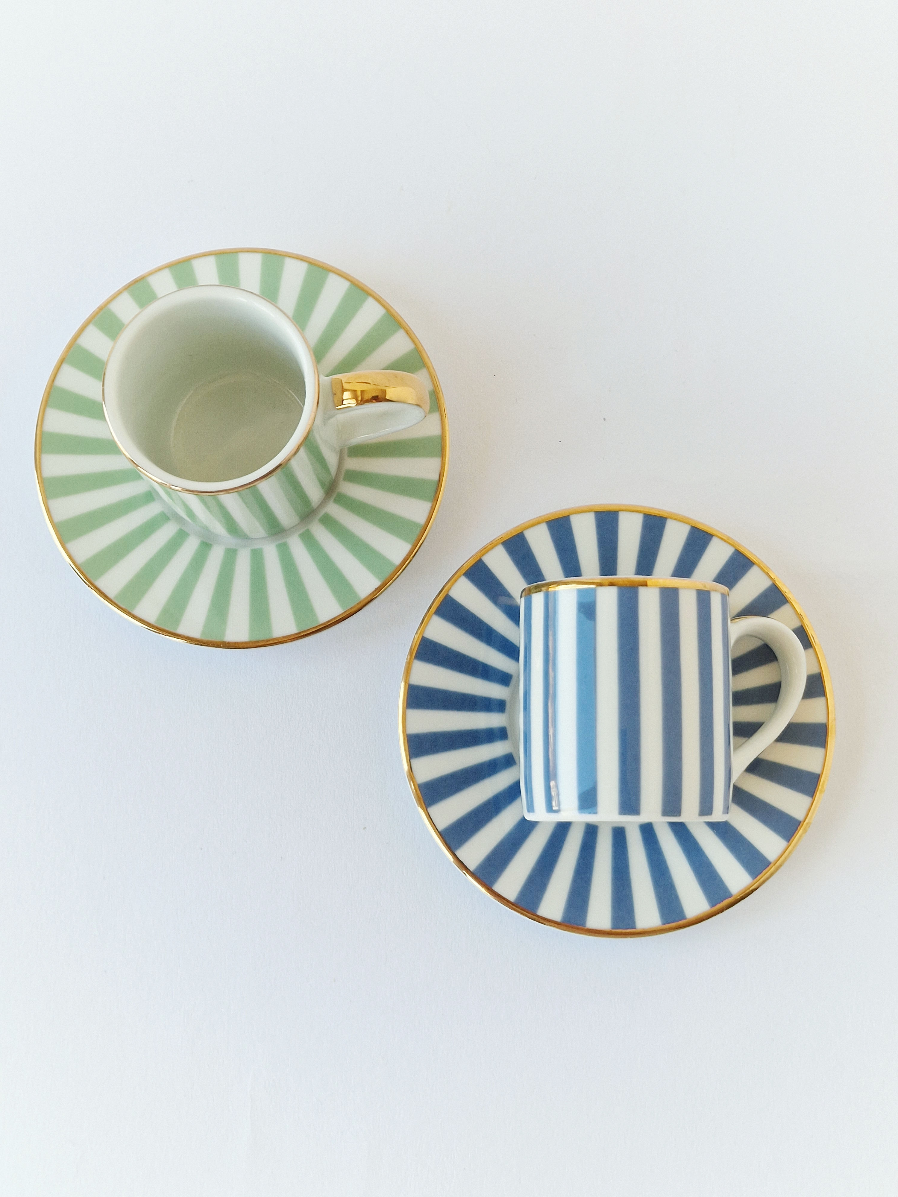 Tasses à expresso rayées