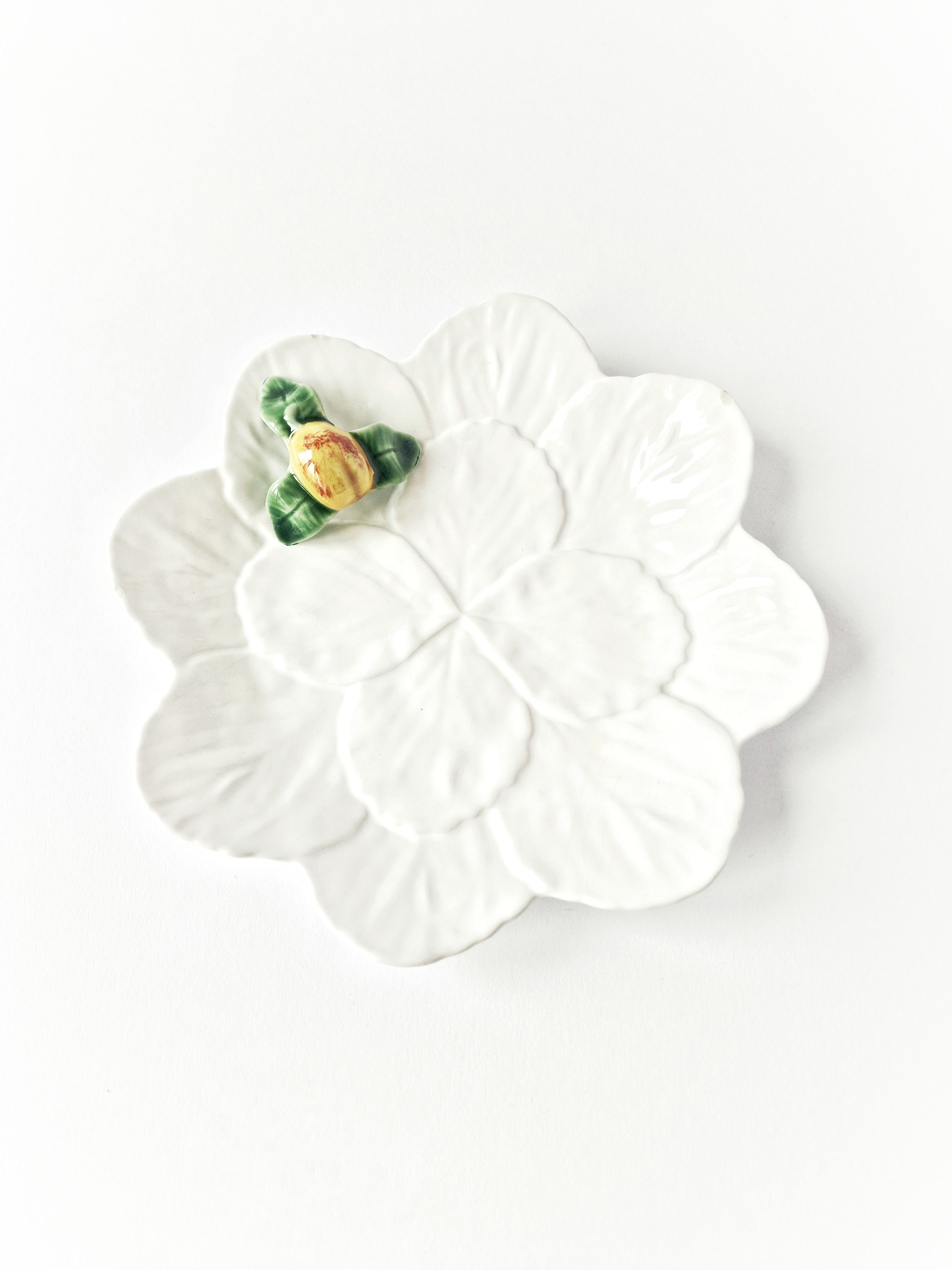 Assiette "Prune" barbotine Bordallo Pinheiro