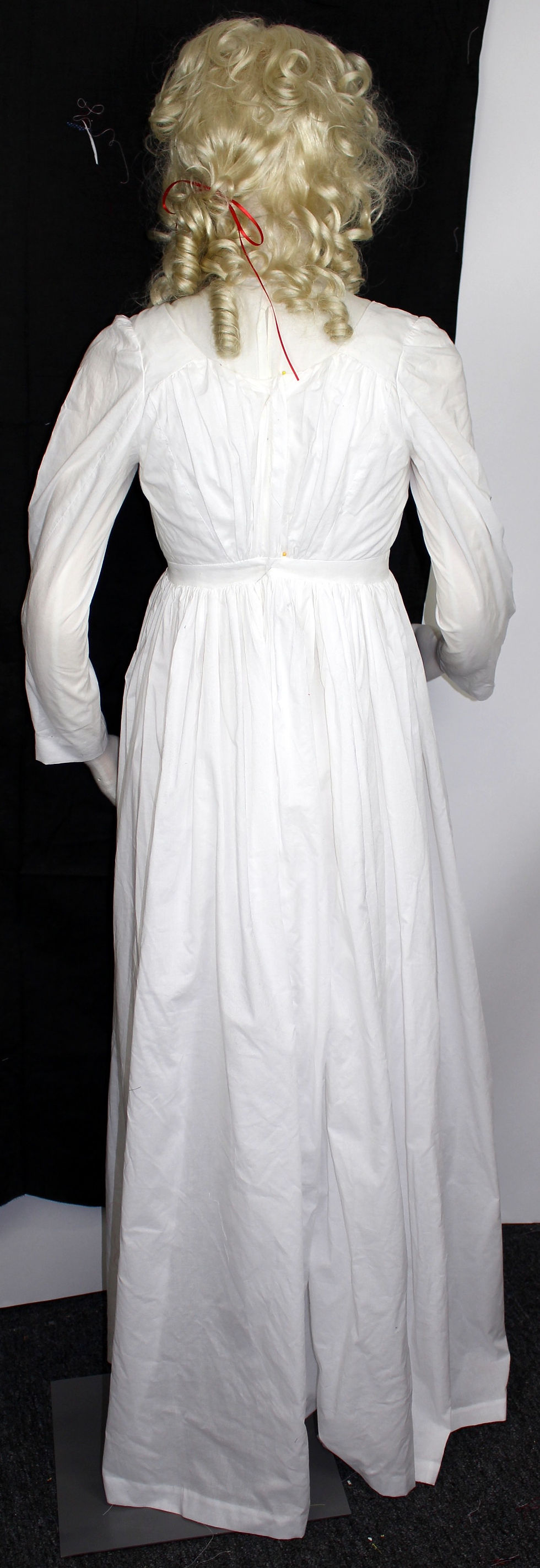 Thumbnail: 133  Ladies Robe en Chemise w/Optional Train
