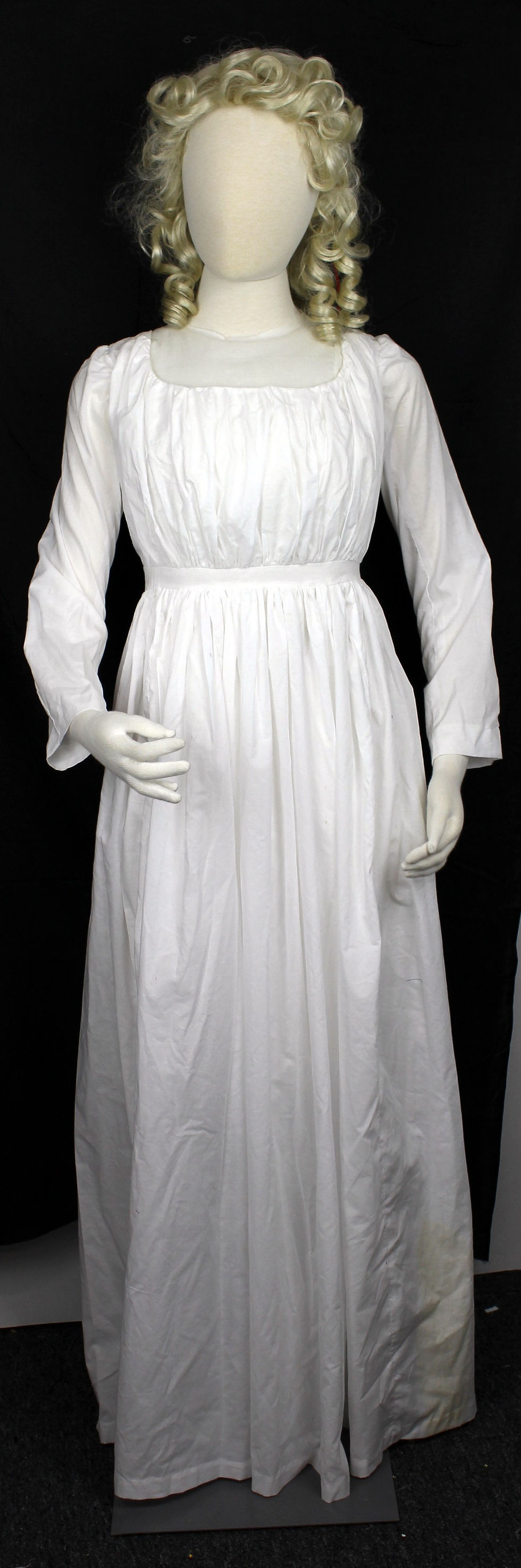 Thumbnail: 133  Ladies Robe en Chemise w/Optional Train