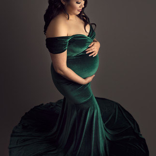 pregnancy photoshoot in green velvet dress with soft gram make up taken by Vanessa Keo photography in Boston, MA 