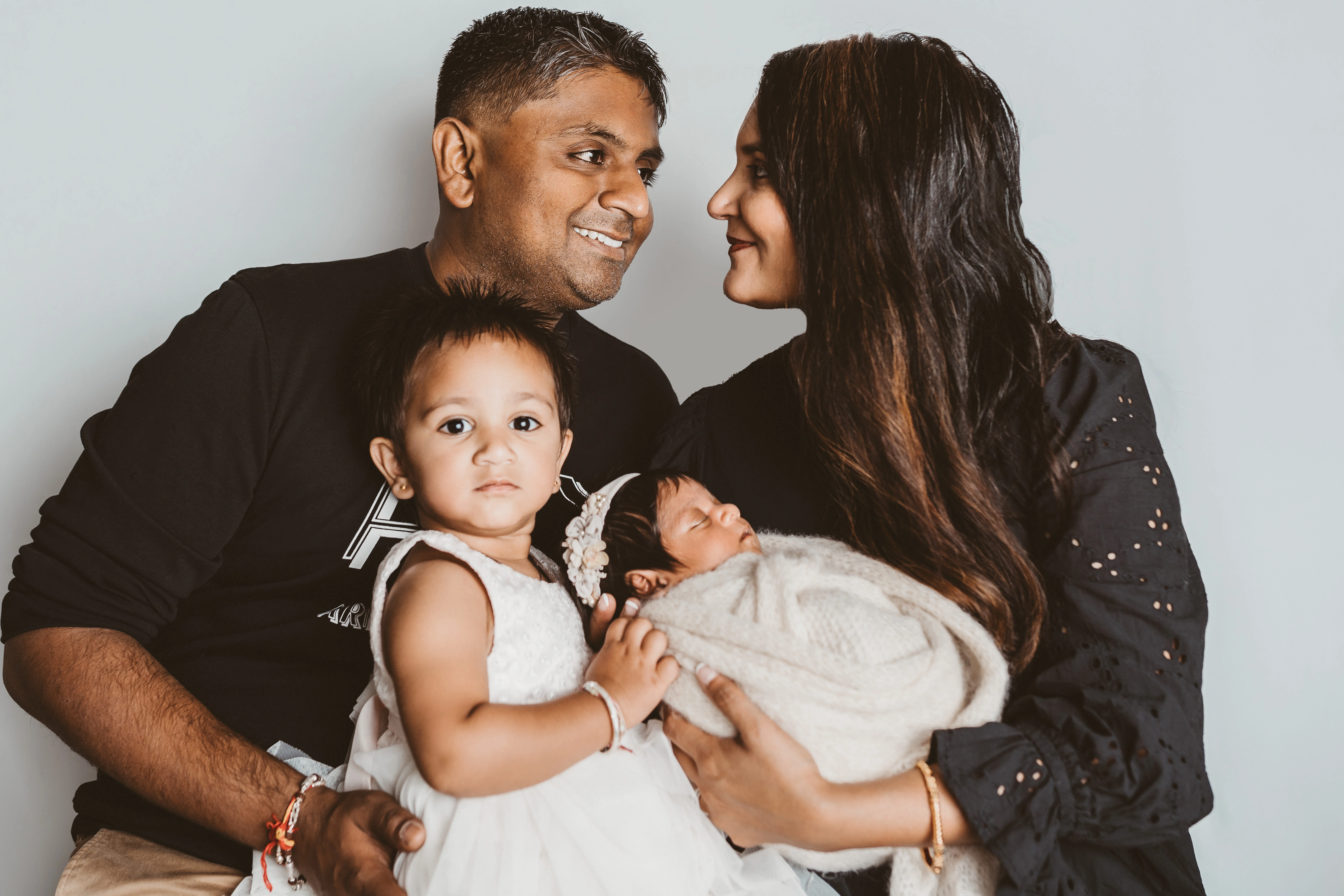Family portrait of newborn baby and family taken by NH newborn photographer Vanessa Keo