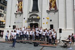 עף לנו הסכך בכיכר