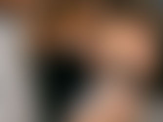 ragazzo impara barber taglio capelli esercitazione principiante