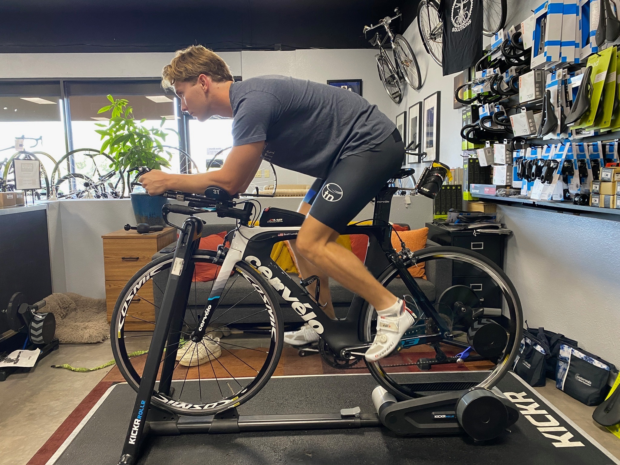 Rider on a triathlon bike in the fitting studio