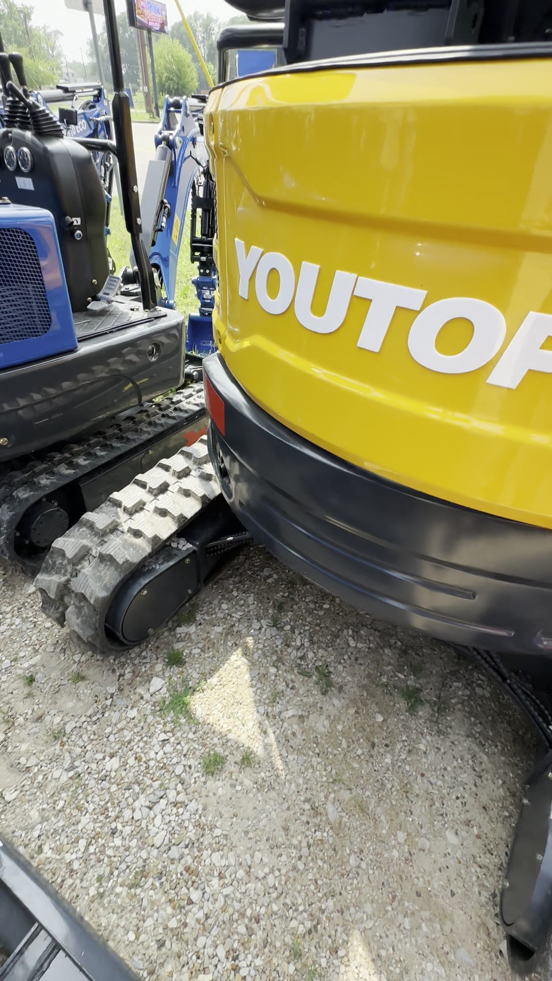 YouTop YT27 PRO 2.7 Ton 1.3L Yanmar + Piston pump mini excavator