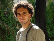 Vazam na web fotos do corpo de neto de Chico Anysio
