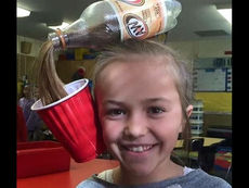 Alunos norte-americanos se divertem no 'Dia do Cabelo Doido'