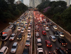 Justiça Federal suspende multas por farol baixo