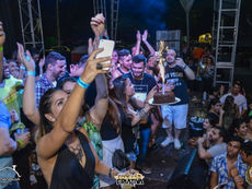 "SEXTOU... SERTANEJOU, COPOU, BOMBOU!"