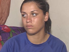 'Já chegou me agredindo', conta jovem espancada por ex em bar