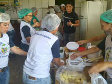 Formandos de Tecnologia em Logística UEA comemora sucesso da feijoada