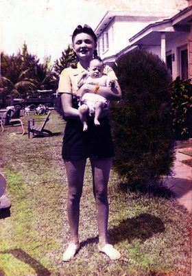 Rosalind with which baby--Joyce maybe.jpeg