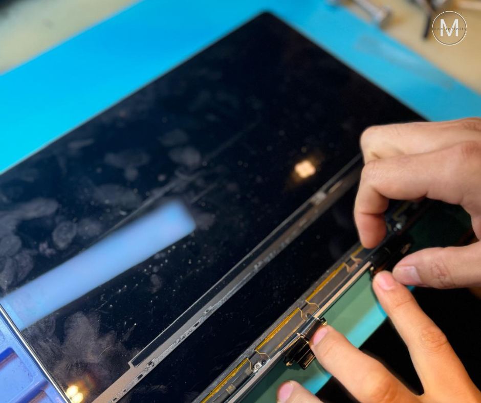 MacBook LCD Screen Replacement.png
