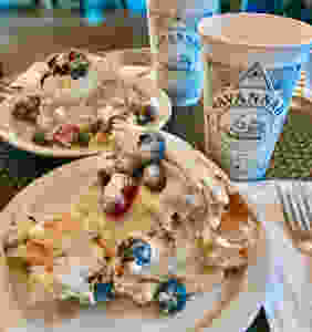 Pavlova and coffee