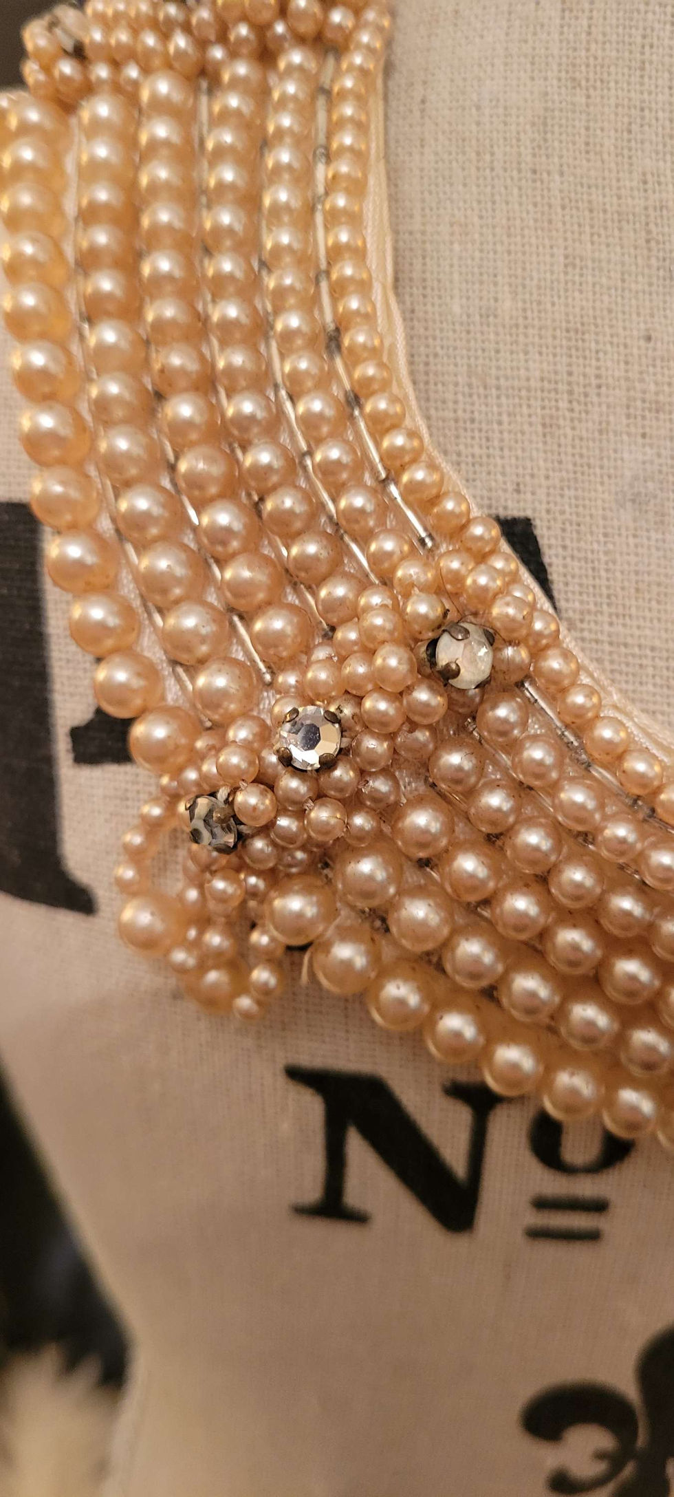 Thumbnail: Collier de perles / Pearl Collar