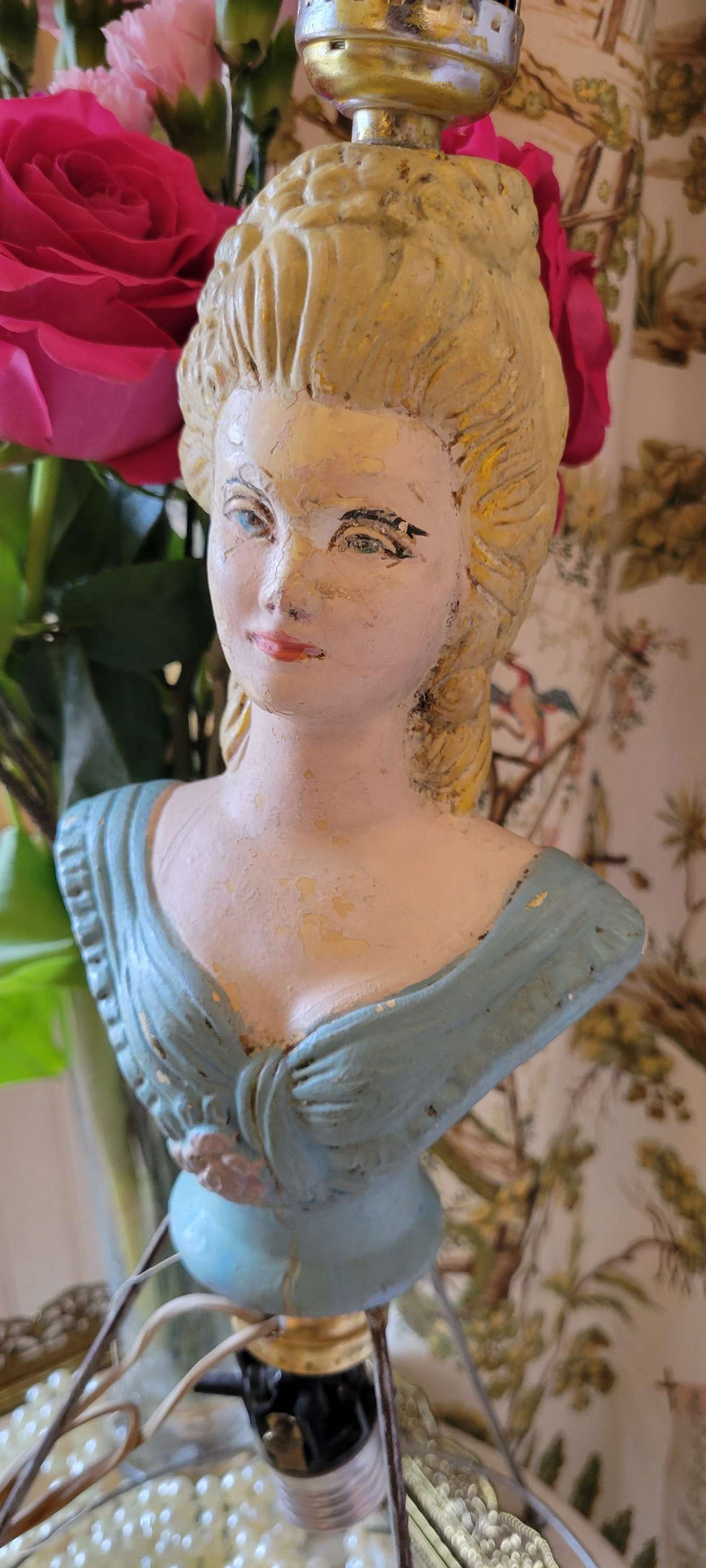 Thumbnail: Marie Antoinette Lamp