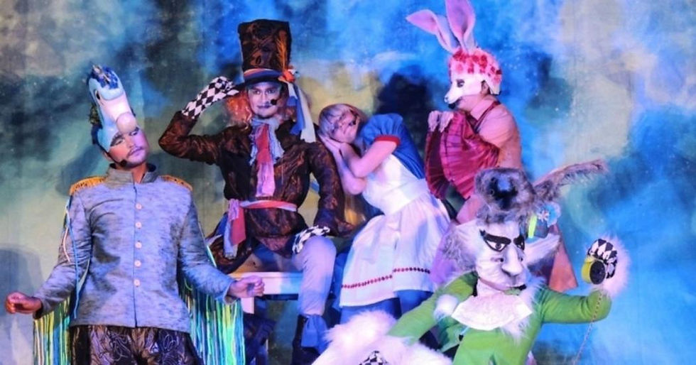 Alicia en el País de las Maravillas en Teatro