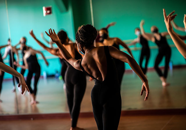 211007_Modern_Dance_Blakeley_White_McGuire-3713.jpeg