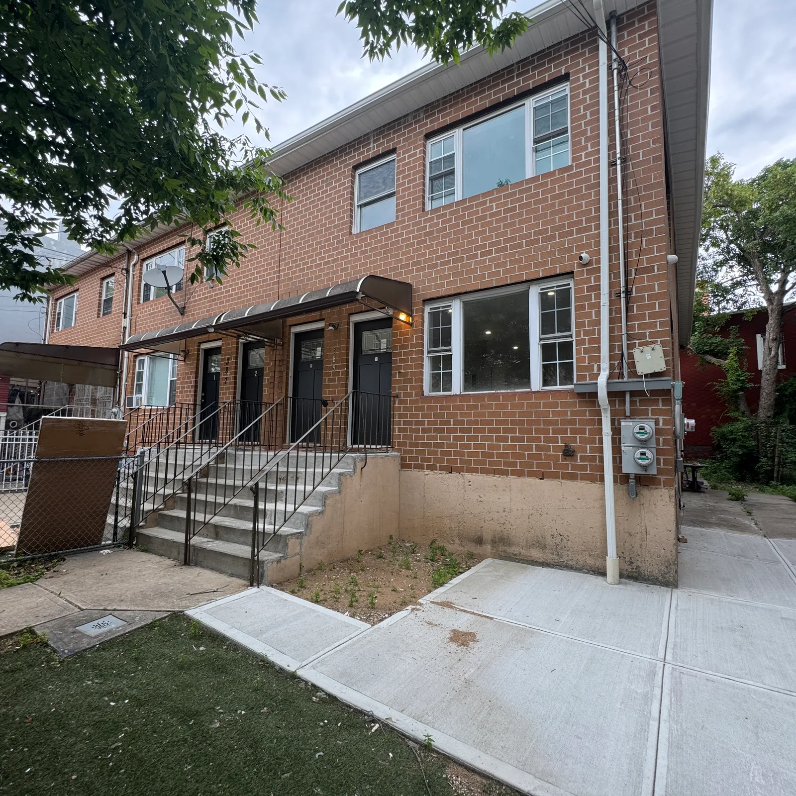 389 Jerome Street, Brooklyn, NY 11207