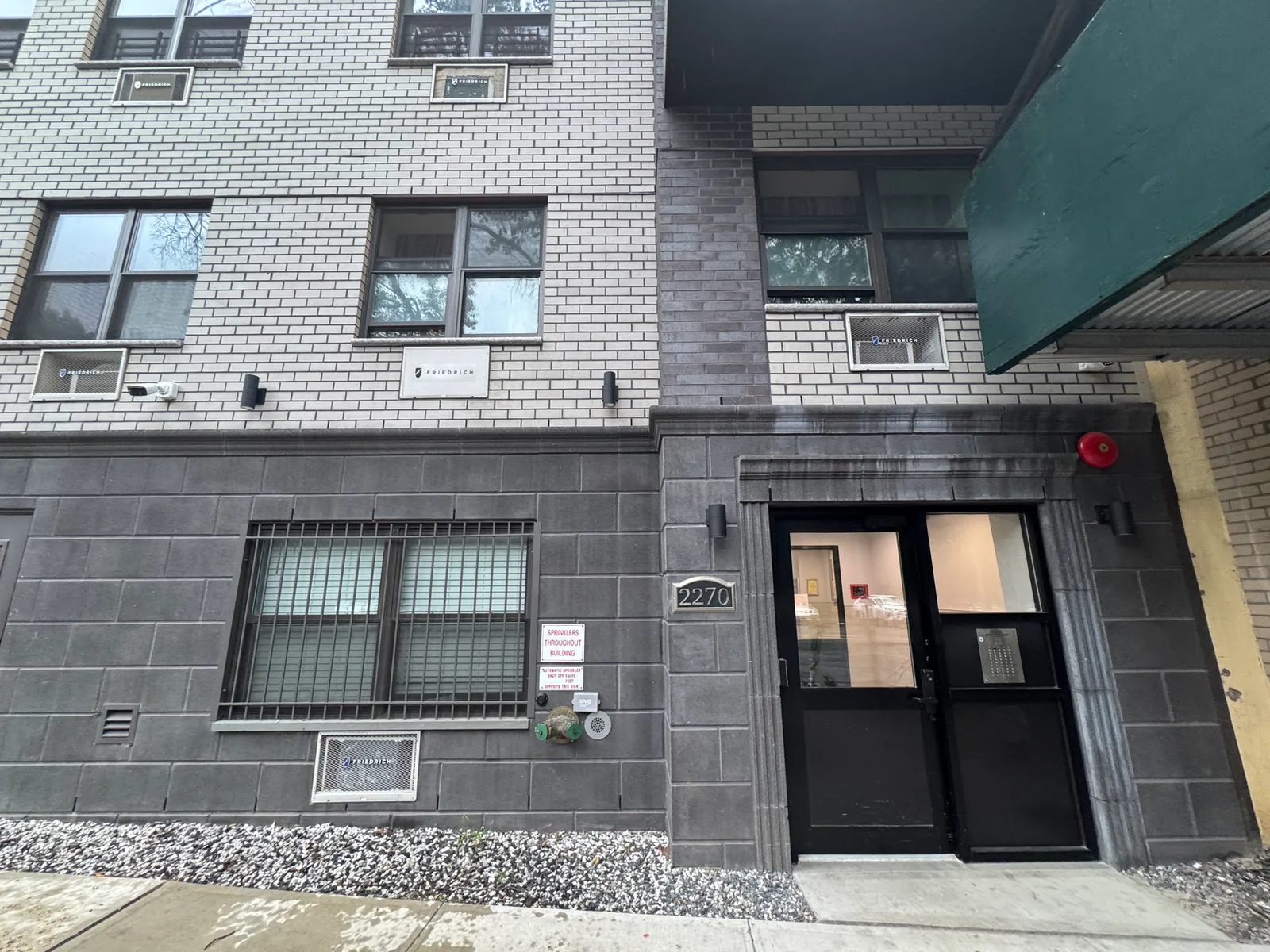 2270 Bronx Park E