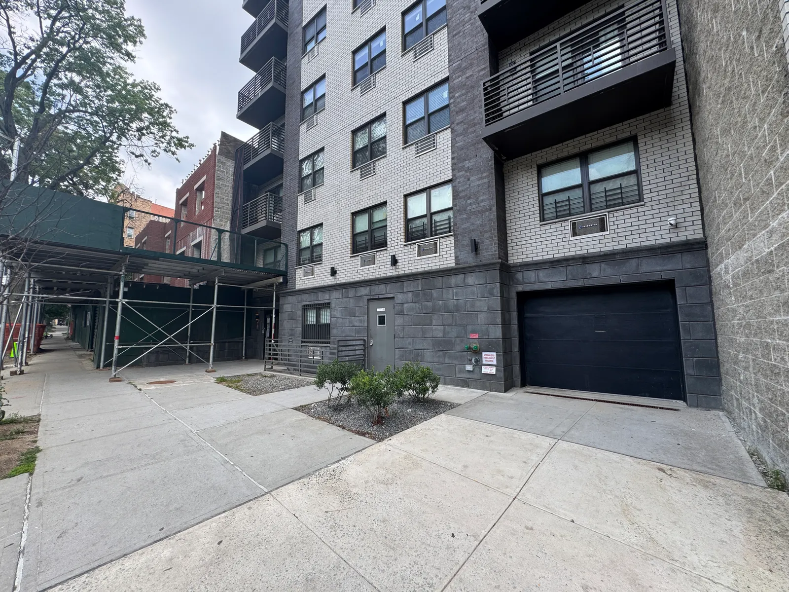 2278 Bronx Park East