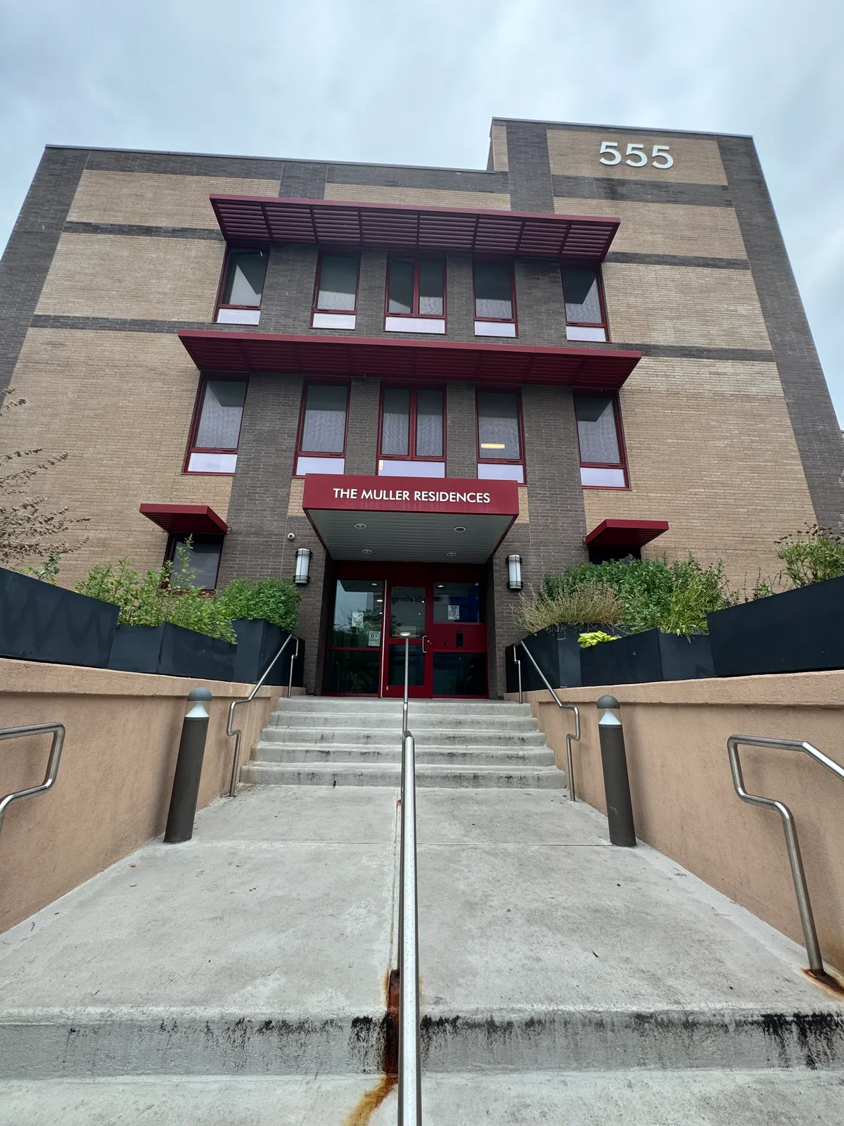 555 Nereid Avenue